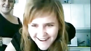Prsata tetovirana kučka Karma Rx koja se zalijeva na usta dobiva dvostruku penetraciju