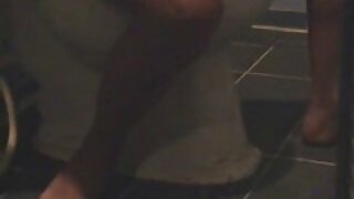 Napaljeni tata bocka žbunastu vaginu zrele zrele osobe