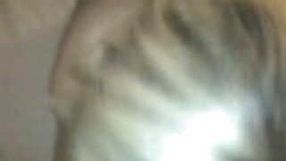 Slatka plavuša Lily Rader igra se sa svojom seks igračkom prije ludog seksa u bašti