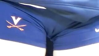 Ukusna navijačica Sophia Leone ne može prestati da jede ukusnu macu lezbejske devojke