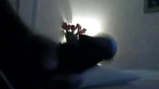Atraktivna svijetlokosa beba s lijepim dupetom jako se buši