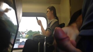 Tinejdžerka ravnih grudi Roxy Ryder poigrava svoju mokru i ukusnu pičku. Ona prstima ispituje mokri prorez, a zatim gura seks igračku duboko u usta. Idite na najnoviji video s porno tube koji prikazuje seks-privlačnu tinejdžerku koja se draži.