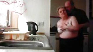 Riba s guzicom koja se rasplamsala, Andy Stone piša i popuši u pozi od 69