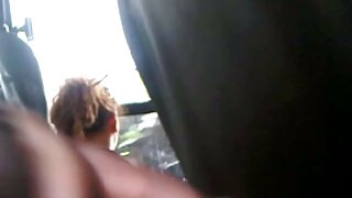 Umiljata beba jebe se u vrućem trojku s napaljenim shemalesima