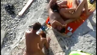 Latino sa velikim konzervama Autumn Falls daje nuru masažu penisa i jebe se na POV kameru