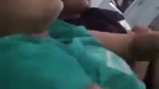Razigrana tinejdžerka Jane buši svoju pičku dildom