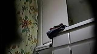 Ukusna milfica sa sjajnom guzicom Jynx Maze jaše krhotinu kurac unatrag i licem u lice